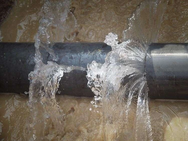 What to Do When a Pipe Bursts in the Middle of the Night
